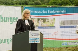 Am 27. Juli 2017 feierte das Emmaus in Friesenheim-Oberweier den Spatenstich des neuen Seniorenzentrums. Nachdem im Frühling die Zustimmung des Ortschaftsrats und die Finanzierungszusage der Bank eingetroffen waren, war der Weg frei für den Neubau. Der Bau beginnt im kommenden September und die Fertigstellung ist für Ende 2018 anvisiert.