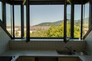 Beispielansicht einer Wohnung: Im Haus Münsterblick in Freiburg bieten wir Servicewohnen mit Komfort und Sicherheit. Mit unseren Leistungen bleiben Sie auch im Alter selbstständig und genießen das Leben in zentraler und doch ruhiger Lage.