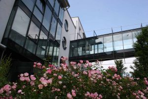 Im Haus Münsterblick bieten wir Servicewohnen mit Komfort und Sicherheit. Mit unseren Leistungen bleiben Sie auch im Alter selbstständig und genießen das Leben in zentraler und doch ruhiger Lage.