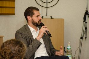 Gemeinsam mit Expertinnen und Experten aus Kirche, Forschung und Politik diskutierten wir am 4. Oktober 2017 in der Stiftskapelle in Freiburg, welche Maßnahmen notwendig sind, um auch in Zukunft eine hochwertige Alters- und Pflegeversorgung zu gewährleisten.