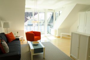 Beispielhafte Möblierung einer Wohnung: Im Haus Münsterblick in Freiburg bieten wir Servicewohnen mit Komfort und Sicherheit. Mit unseren Leistungen bleiben Sie auch im Alter selbstständig und genießen das Leben in zentraler und doch ruhiger Lage.