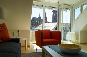 Beispielhafte Möblierung einer Wohnung: Im Haus Münsterblick in Freiburg bieten wir Servicewohnen mit Komfort und Sicherheit. Mit unseren Leistungen bleiben Sie auch im Alter selbstständig und genießen das Leben in zentraler und doch ruhiger Lage.