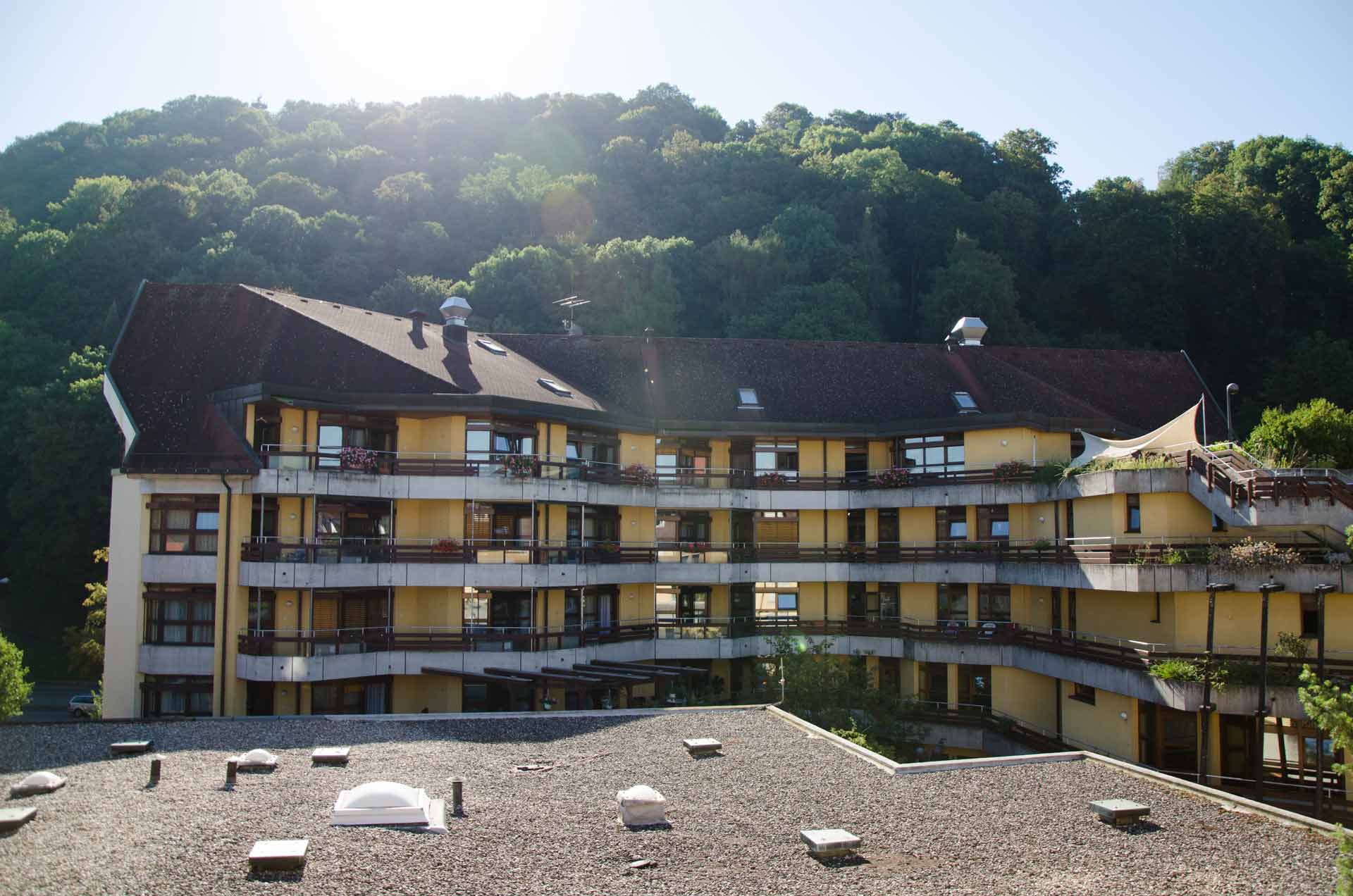 Die Pflegeeinrichtung Haus Schloßberg in Freiburg bietet Dauerpflege und Kurzzeitpflege mit hochqualitativer Versorgung und Betreuung an.