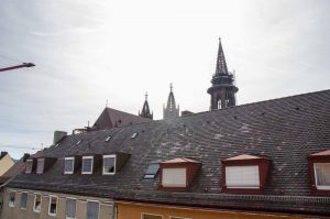 Das Haus Gottestreue bietet Betreutes Wohnen, eine Ambulant Betreute Wohngruppe und eine Wohngemeinschaft für Studierende – alles unter einem Dach mitten in der Freiburger Innenstadt.