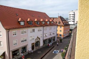 Das Haus Gottestreue bietet Betreutes Wohnen, eine Ambulant Betreute Wohngruppe und eine Wohngemeinschaft für Studierende – alles unter einem Dach mitten in der Freiburger Innenstadt.