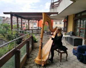 Harfenkonzert der Musikerin Samira Nowarra, gsponsort von Live Music Now Freiburg e.V.